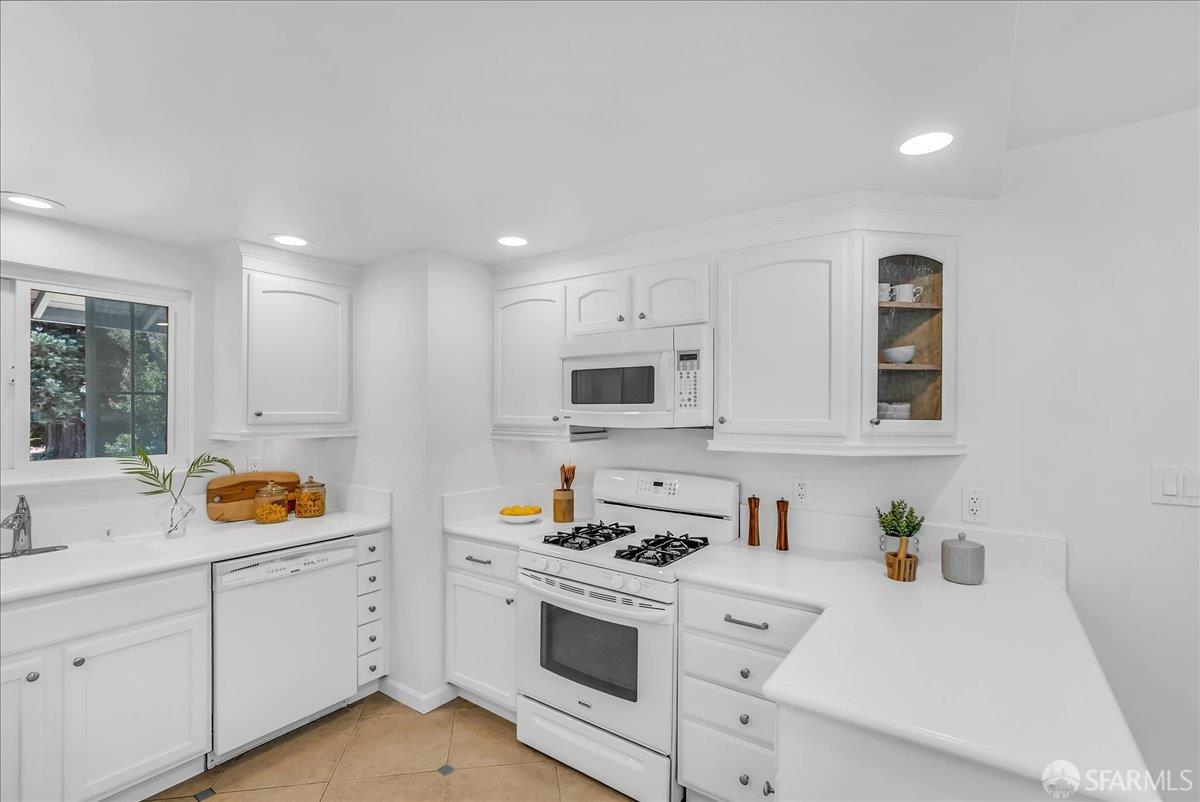 Detail Gallery Image 19 of 59 For 2083 Seacliff Dr, Milpitas,  CA 95035 - 4 Beds | 2 Baths