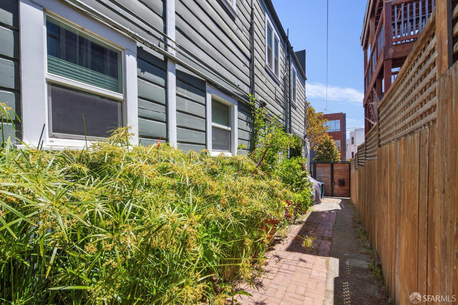 Front Image Thumbnail for SF425051157