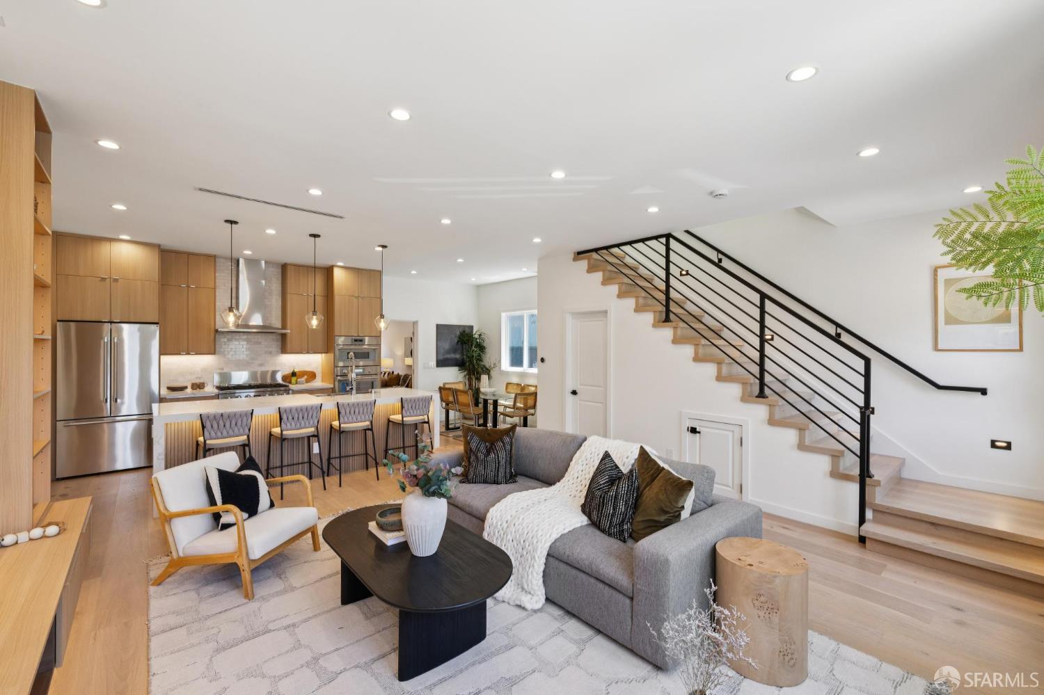 Detail Gallery Image 10 of 83 For 331 London St, San Francisco,  CA 94112 - 4 Beds | 3/1 Baths