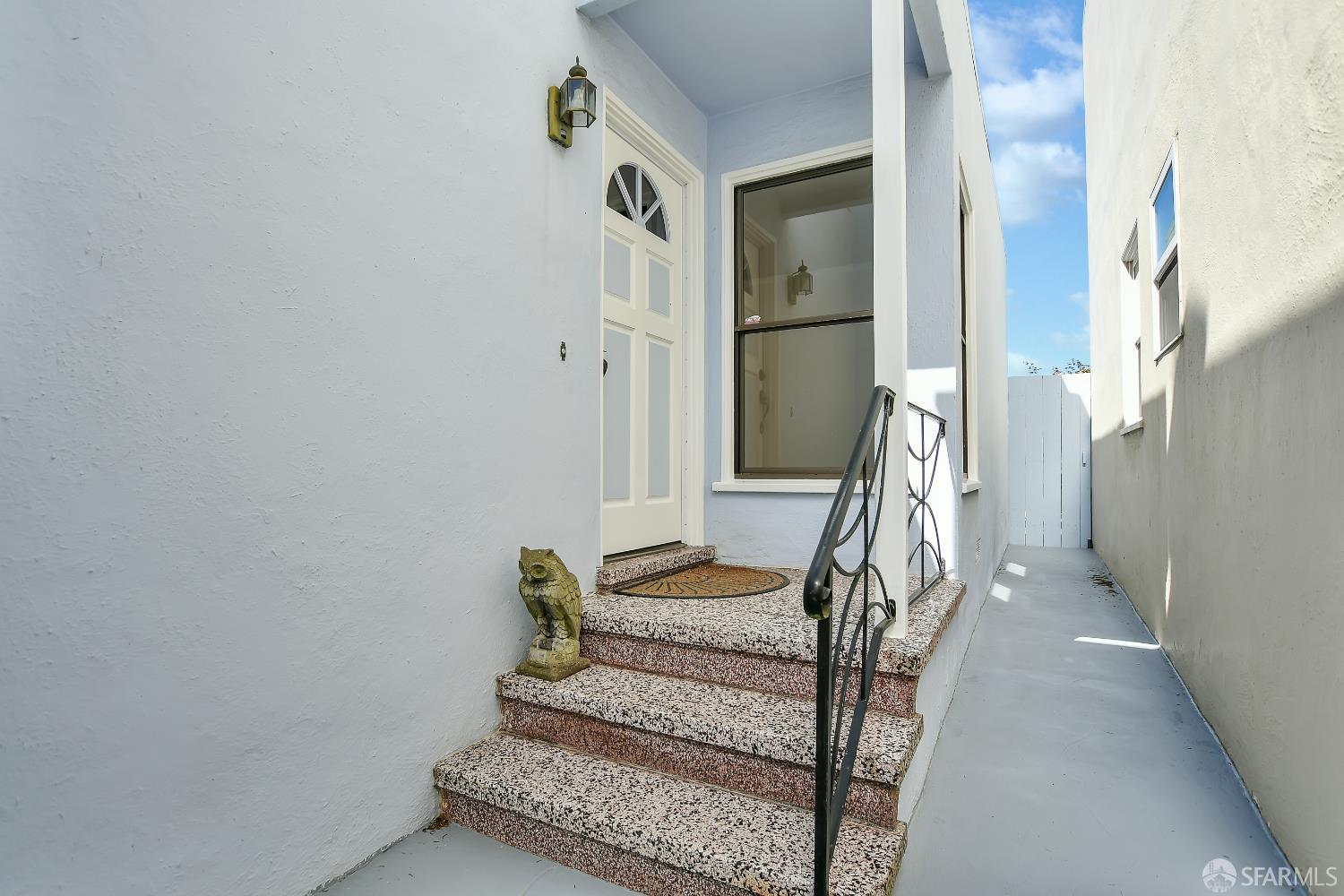 Detail Gallery Image 6 of 32 For 17 Lapham Way, San Francisco,  CA 94112 - 2 Beds | 1 Baths