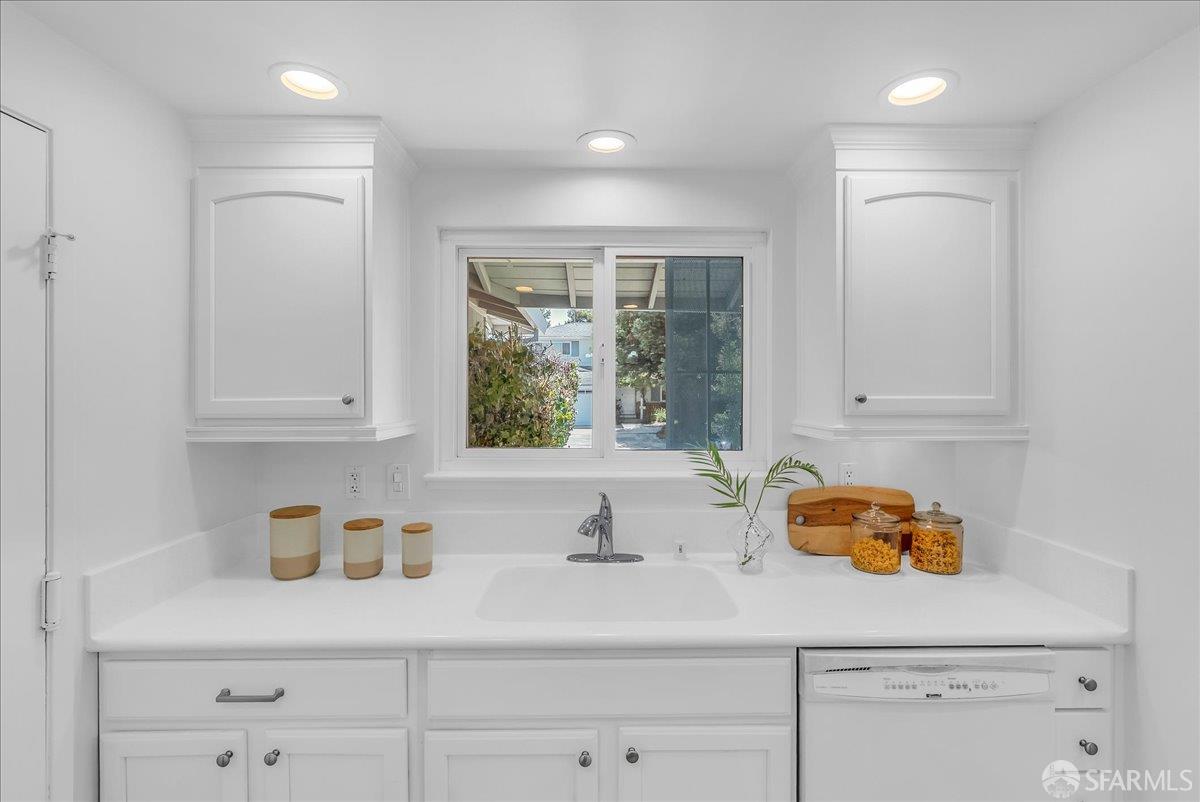 Detail Gallery Image 18 of 59 For 2083 Seacliff Dr, Milpitas,  CA 95035 - 4 Beds | 2 Baths
