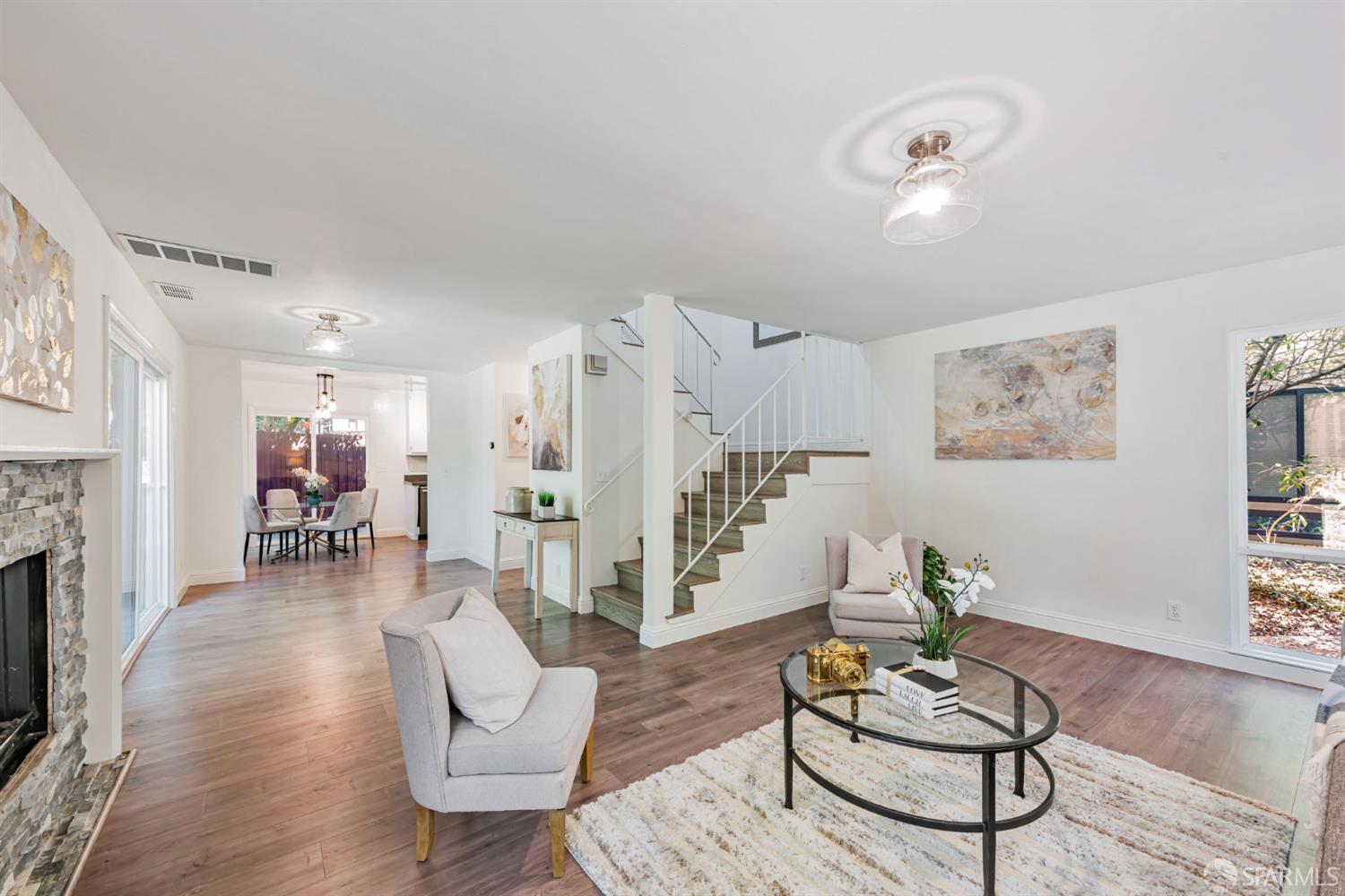 Detail Gallery Image 11 of 58 For 4444 Clarewood Dr, Oakland,  CA 94618 - 2 Beds | 2/1 Baths