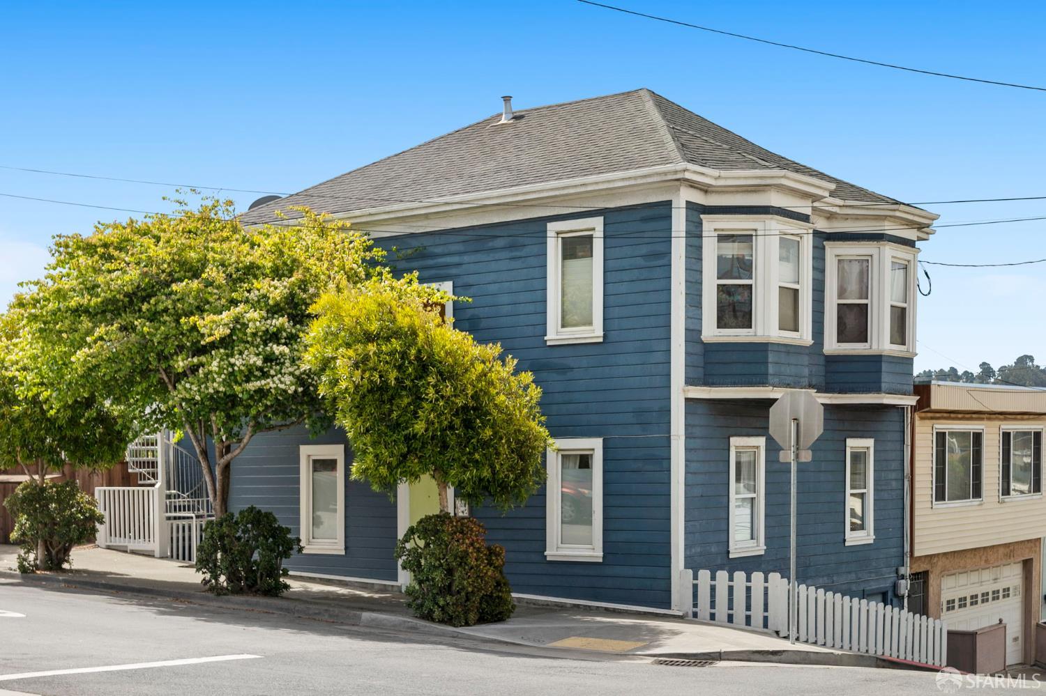 Photo #2: 425023887 Listing 