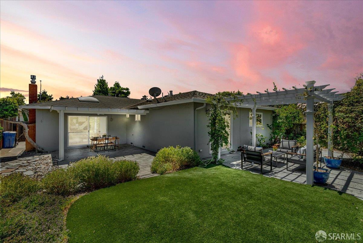 Detail Gallery Image 4 of 59 For 2083 Seacliff Dr, Milpitas,  CA 95035 - 4 Beds | 2 Baths