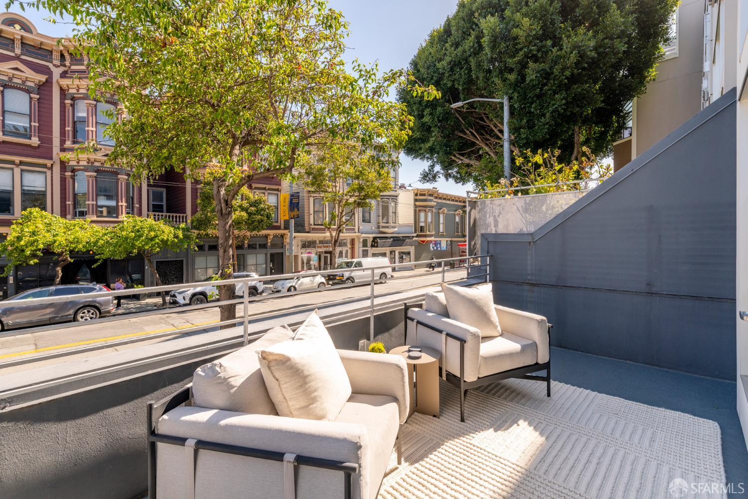Detail Gallery Image 3 of 26 For 1970 Sutter St #107,  San Francisco,  CA 94115 - 1 Beds | 2 Baths