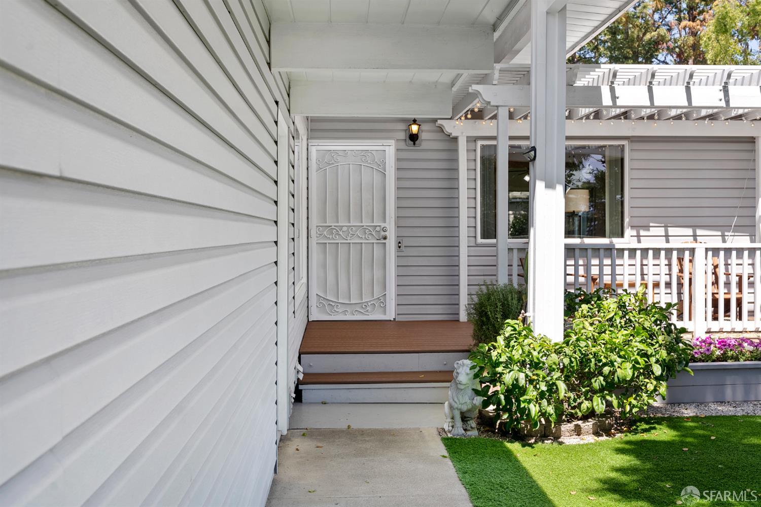 Detail Gallery Image 5 of 38 For 1811 Hamlet St, San Mateo,  CA 94403 - 3 Beds | 2 Baths