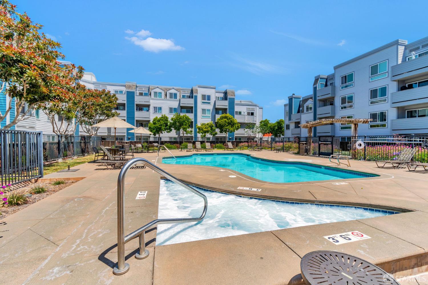 Detail Gallery Image 29 of 37 For 6400 Christie Ave #4415,  Emeryville,  CA 94608 - 1 Beds | 1 Baths