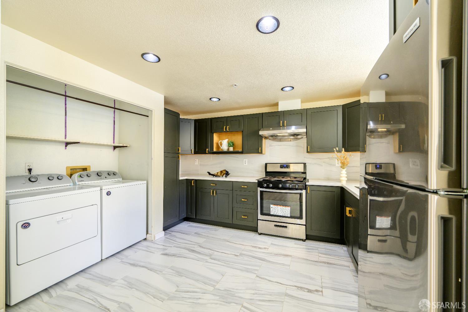 Detail Gallery Image 25 of 76 For 103 Stoneridge Ln #2210,  San Francisco,  CA 94134 - 3 Beds | 2 Baths
