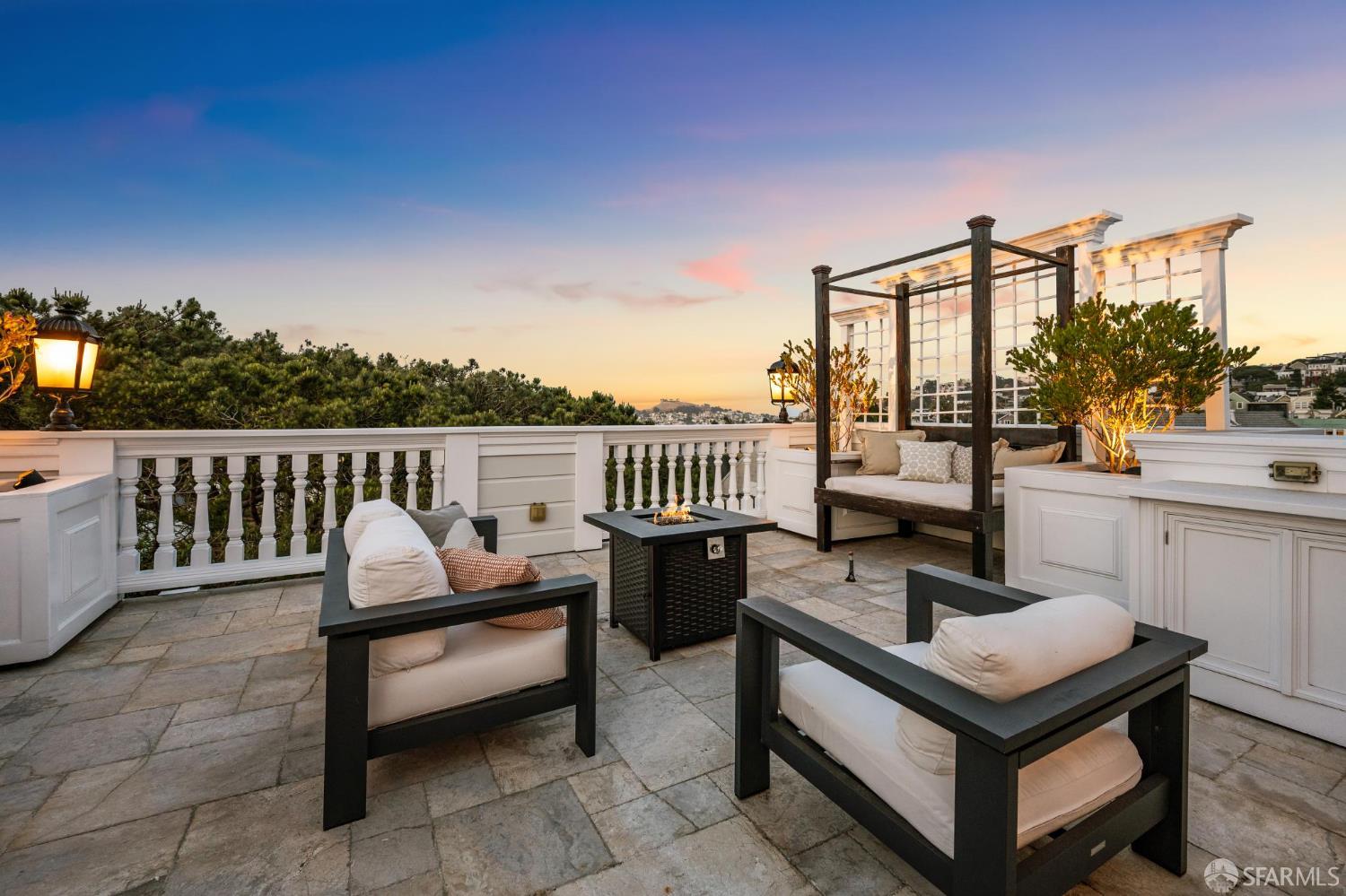 Detail Gallery Image 33 of 93 For 729 Douglass St, San Francisco,  CA 94114 - 7 Beds | 7 Baths