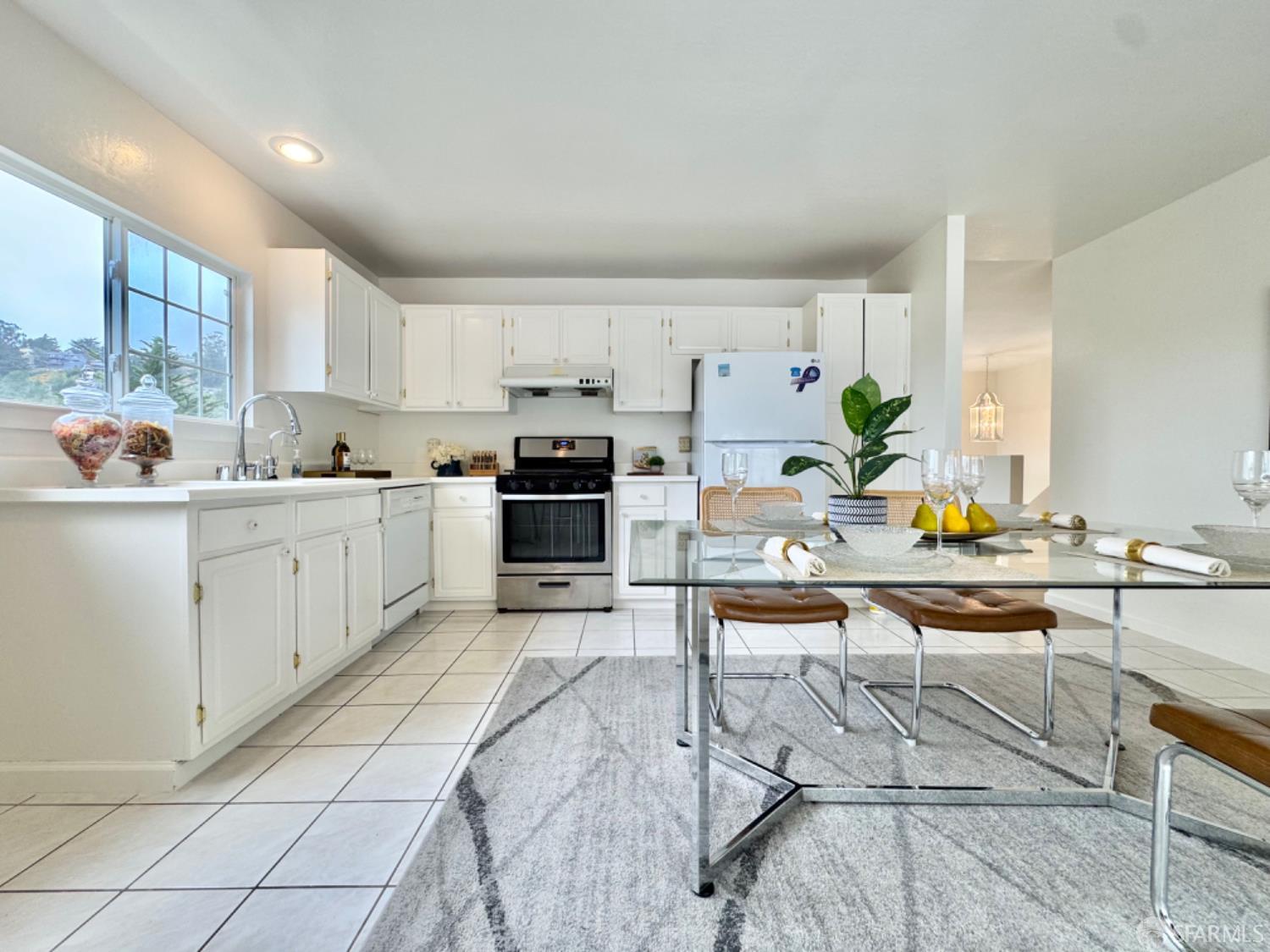 Detail Gallery Image 13 of 53 For 949 Yosemite Dr, Pacifica,  CA 94044 - 3 Beds | 2 Baths