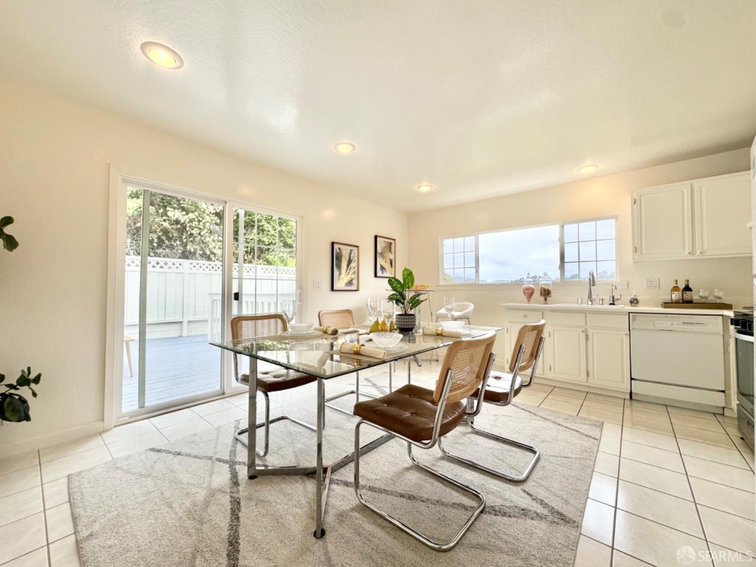 Detail Gallery Image 11 of 53 For 949 Yosemite Dr, Pacifica,  CA 94044 - 3 Beds | 2 Baths