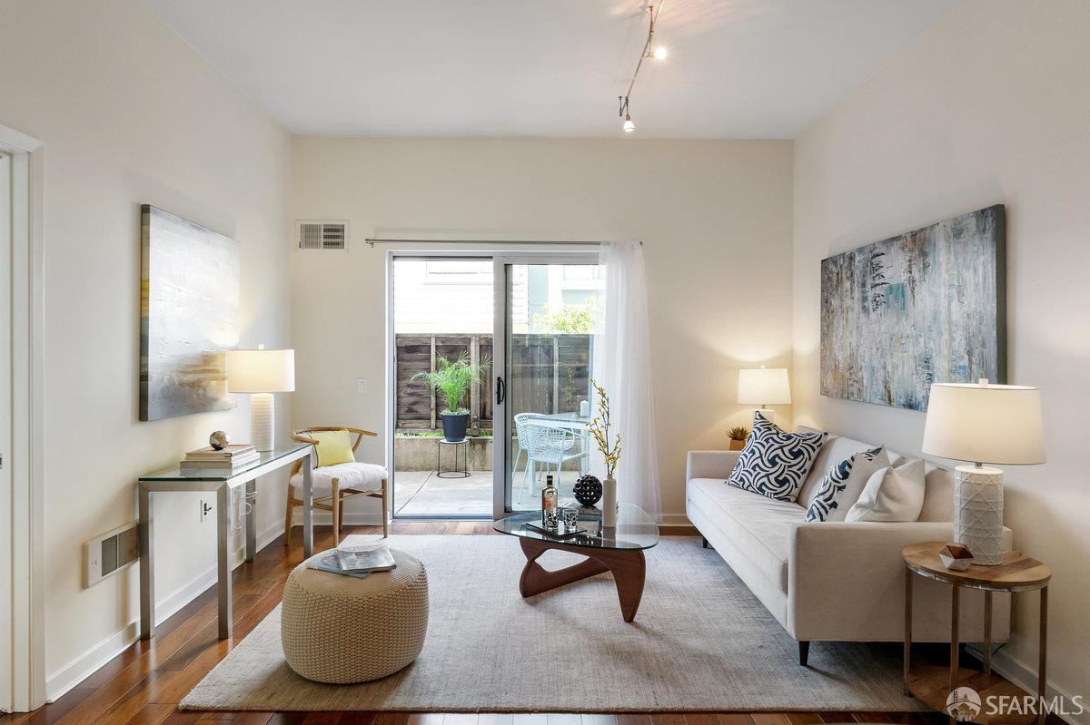 Photo #3: 425048716 Listing 