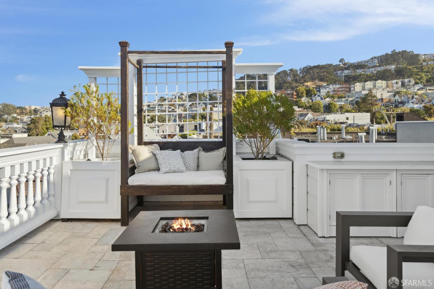 Detail Gallery Image 38 of 94 For 729 Douglass St, San Francisco,  CA 94114 - – Beds | – Baths