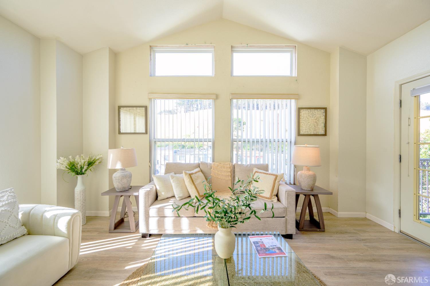 Detail Gallery Image 8 of 76 For 103 Stoneridge Ln #2210,  San Francisco,  CA 94134 - 3 Beds | 2 Baths