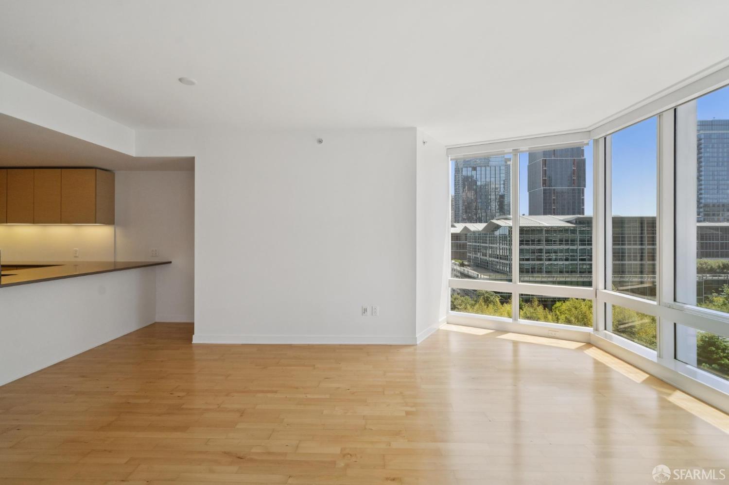 Photo #8: 425051305 Listing: Photo #8