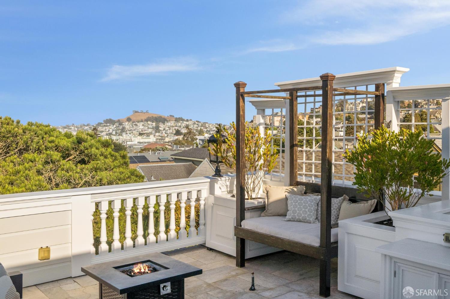 Detail Gallery Image 39 of 94 For 729 Douglass St, San Francisco,  CA 94114 - – Beds | – Baths