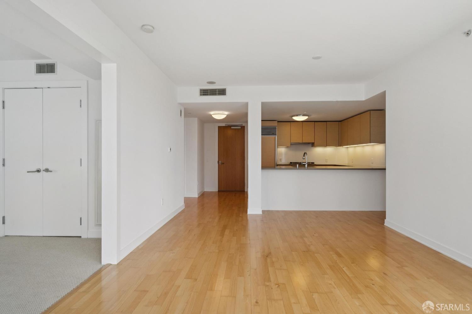 Photo #15: 425051305 Listing: Photo #15