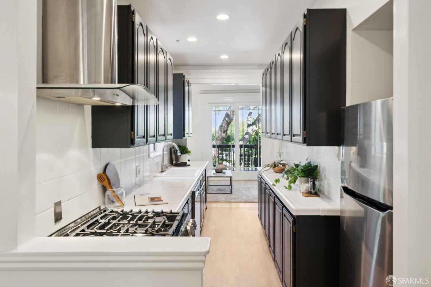 Detail Gallery Image 60 of 94 For 729 Douglass St, San Francisco,  CA 94114 - – Beds | – Baths
