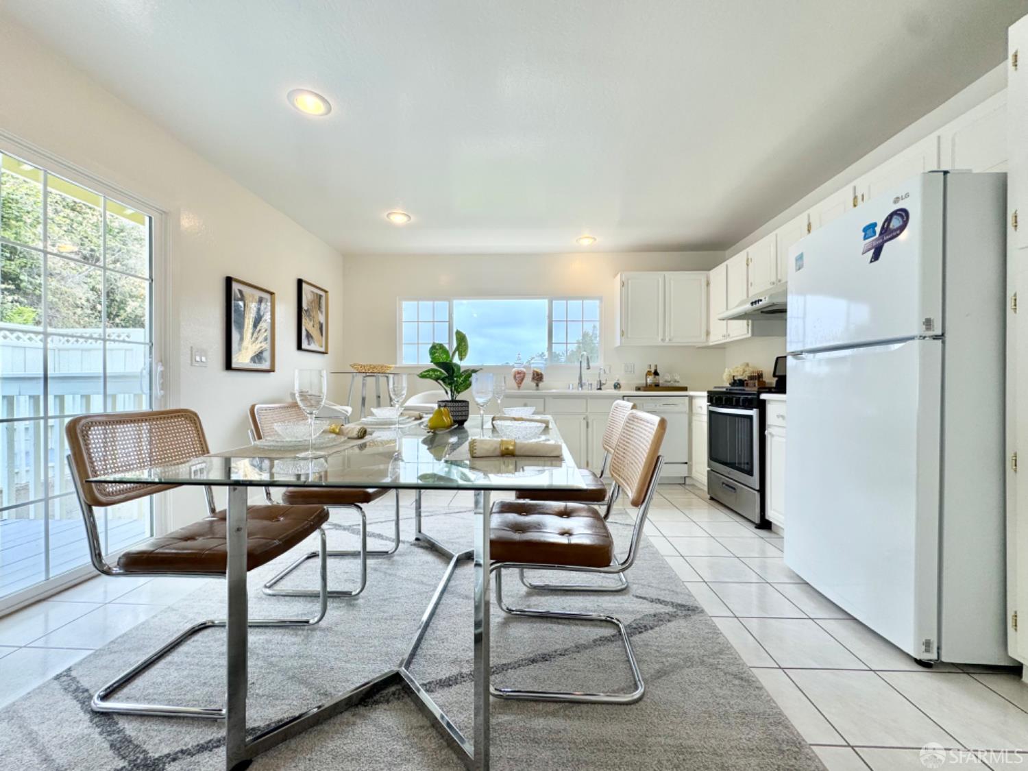 Detail Gallery Image 14 of 53 For 949 Yosemite Dr, Pacifica,  CA 94044 - 3 Beds | 2 Baths