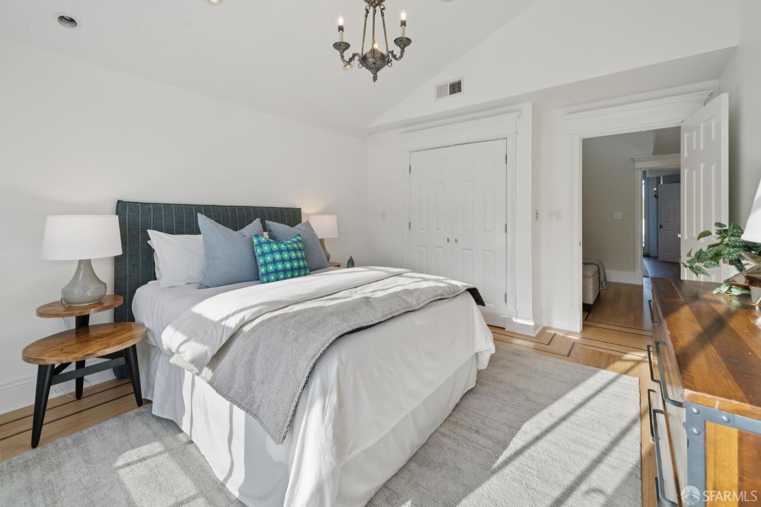 Detail Gallery Image 41 of 94 For 729 Douglass St, San Francisco,  CA 94114 - – Beds | – Baths