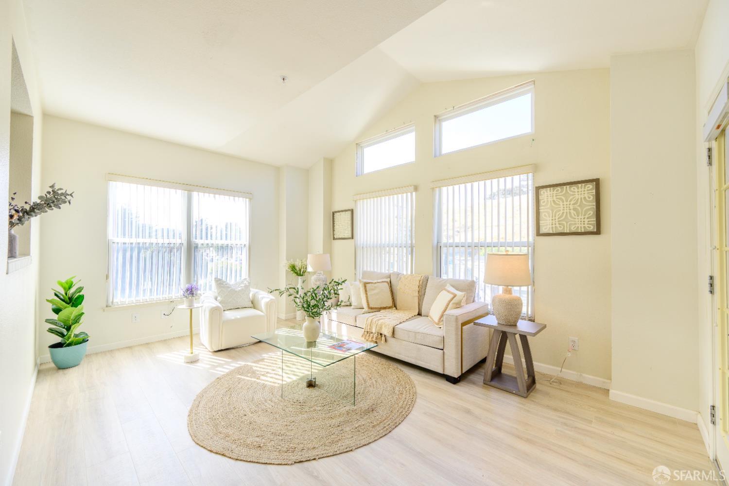 Detail Gallery Image 9 of 76 For 103 Stoneridge Ln #2210,  San Francisco,  CA 94134 - 3 Beds | 2 Baths