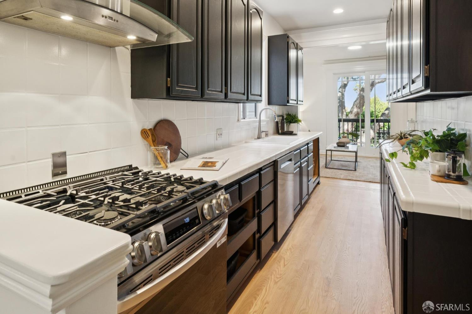 Detail Gallery Image 61 of 94 For 729 Douglass St, San Francisco,  CA 94114 - – Beds | – Baths