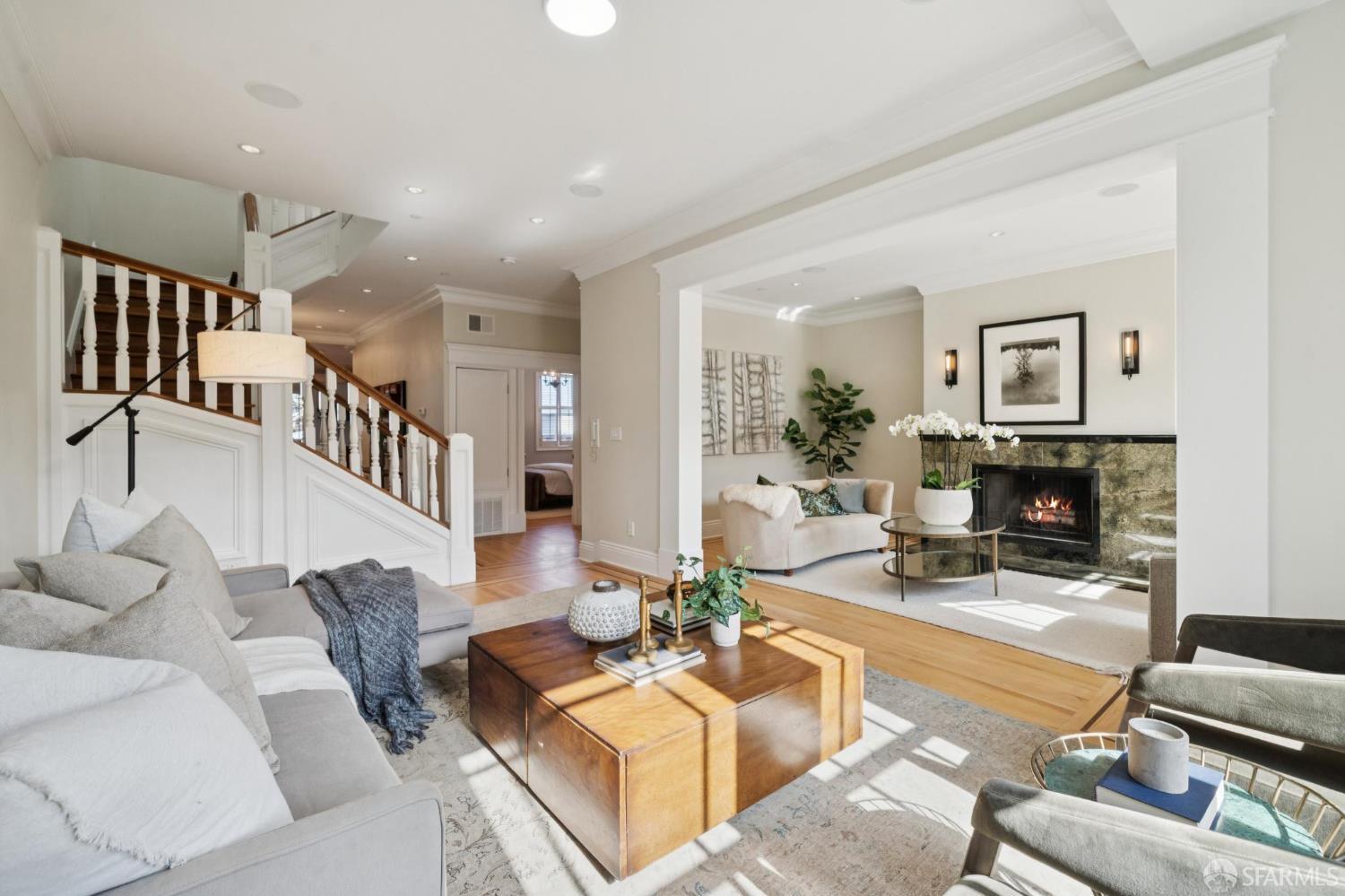 Detail Gallery Image 2 of 94 For 729 Douglass St, San Francisco,  CA 94114 - – Beds | – Baths