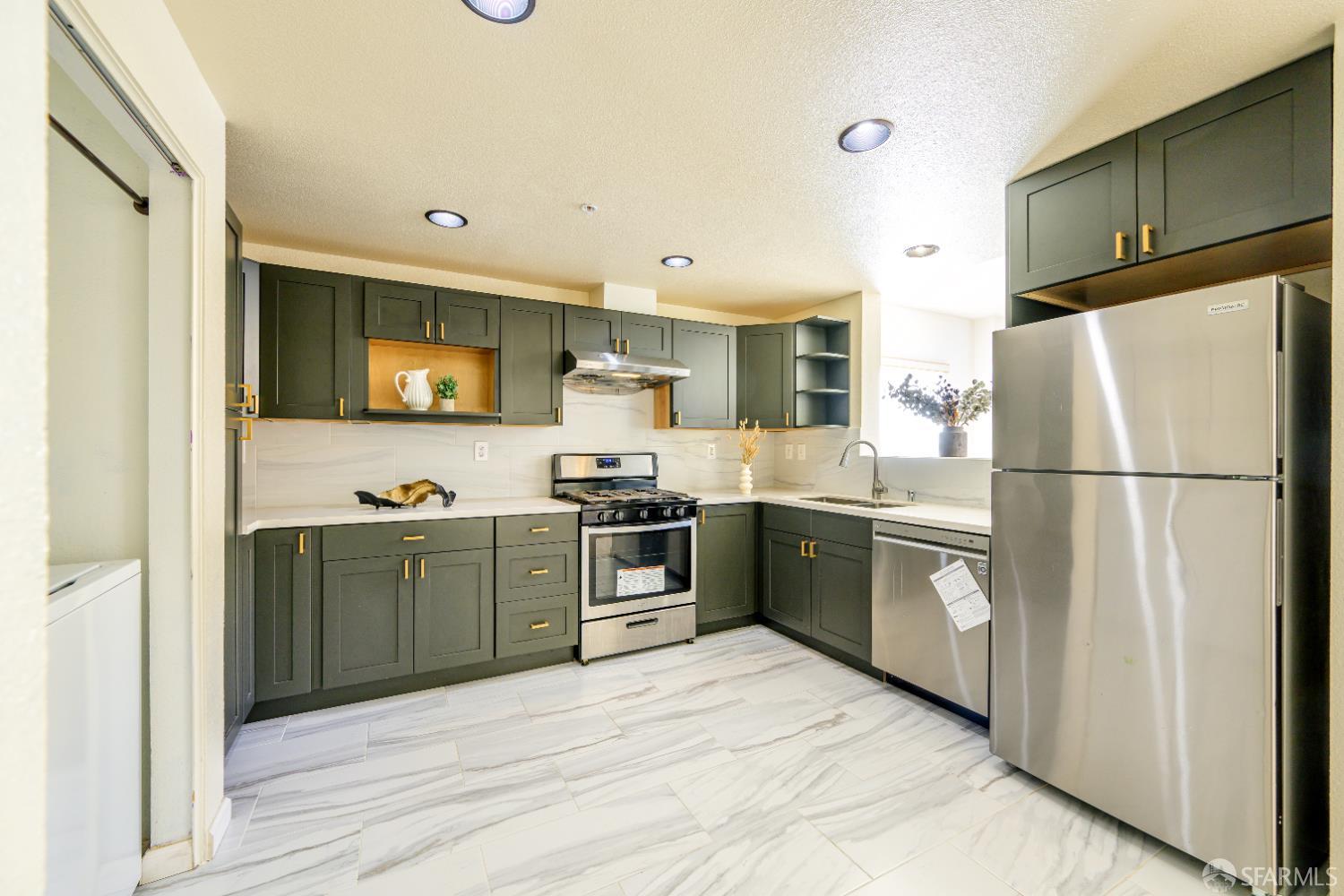 Detail Gallery Image 26 of 76 For 103 Stoneridge Ln #2210,  San Francisco,  CA 94134 - 3 Beds | 2 Baths
