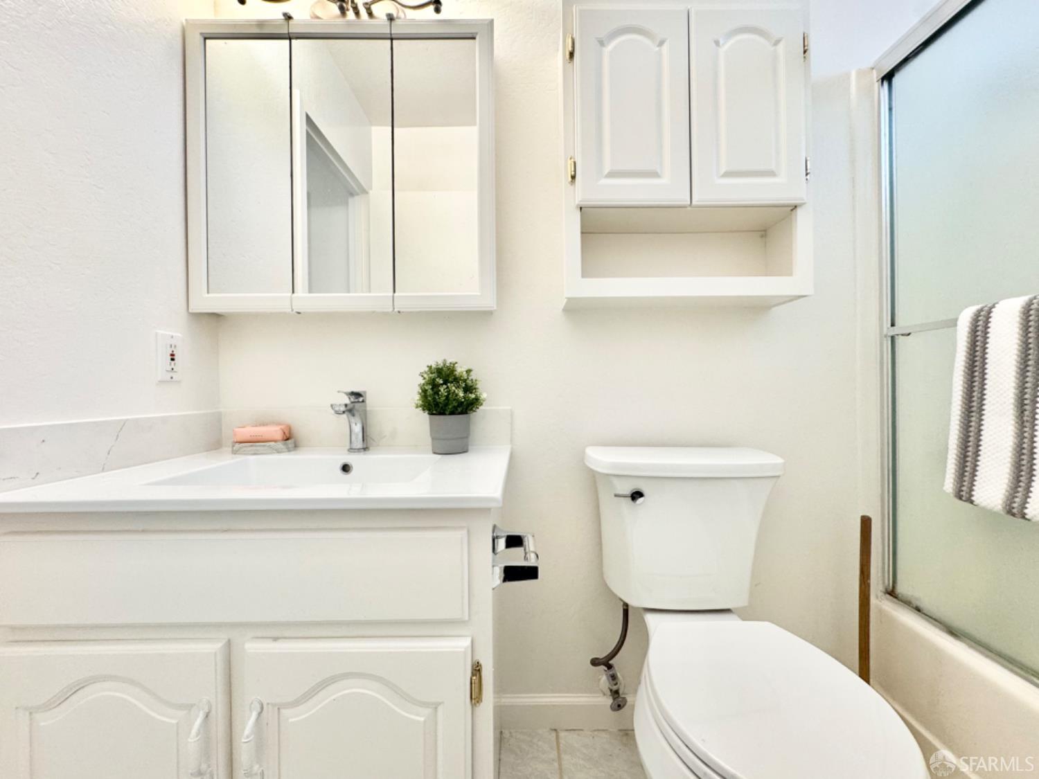 Detail Gallery Image 32 of 53 For 949 Yosemite Dr, Pacifica,  CA 94044 - 3 Beds | 2 Baths