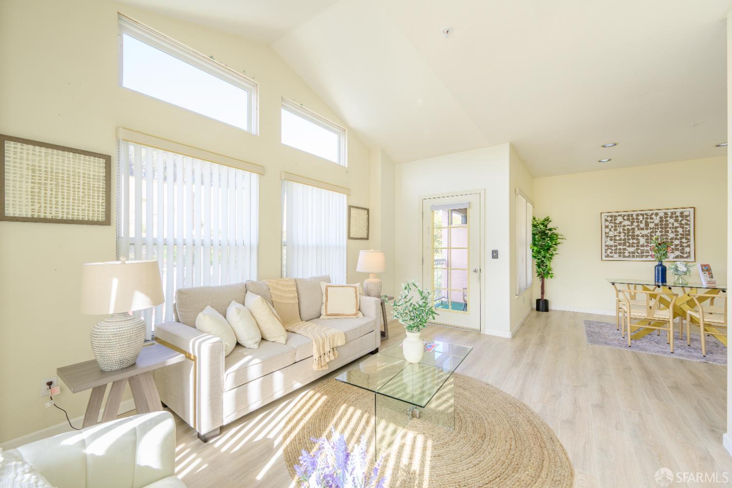 Detail Gallery Image 6 of 76 For 103 Stoneridge Ln #2210,  San Francisco,  CA 94134 - 3 Beds | 2 Baths