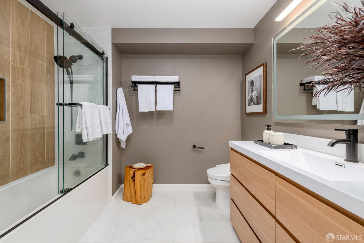 Detail Gallery Image 11 of 26 For 1970 Sutter St #107,  San Francisco,  CA 94115 - 1 Beds | 2 Baths
