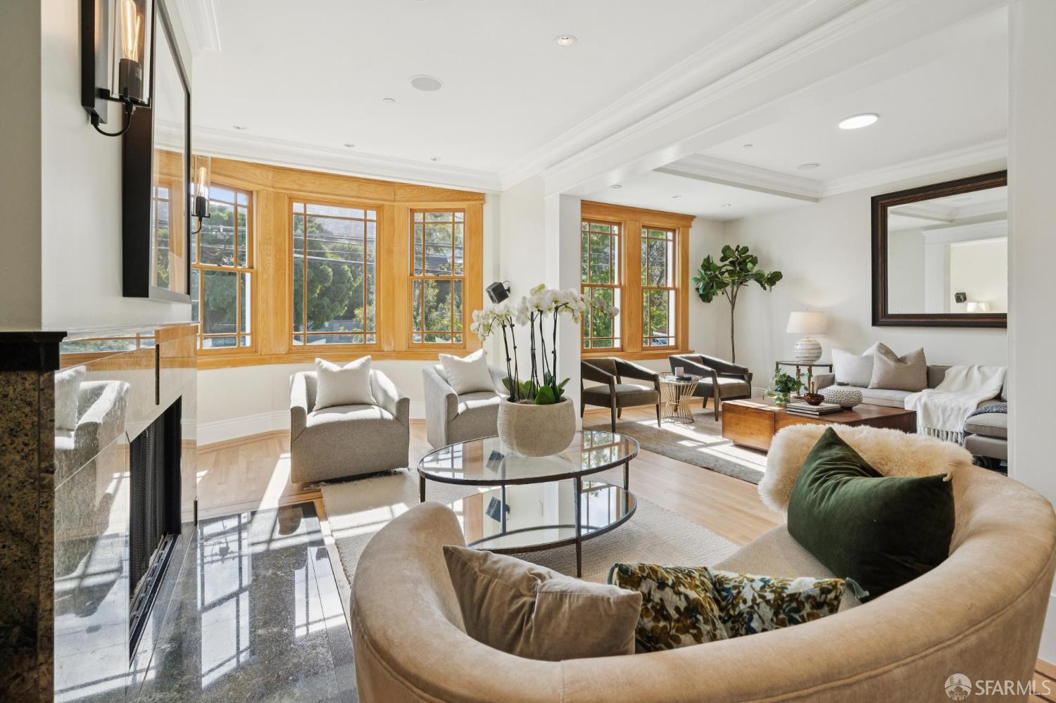 Detail Gallery Image 4 of 94 For 729 Douglass St, San Francisco,  CA 94114 - – Beds | – Baths