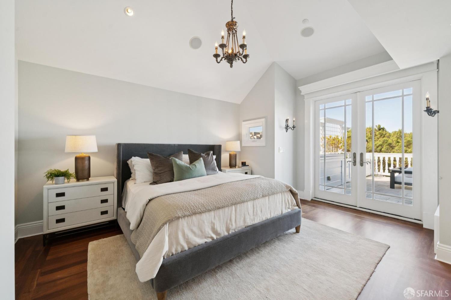 Detail Gallery Image 26 of 94 For 729 Douglass St, San Francisco,  CA 94114 - – Beds | – Baths