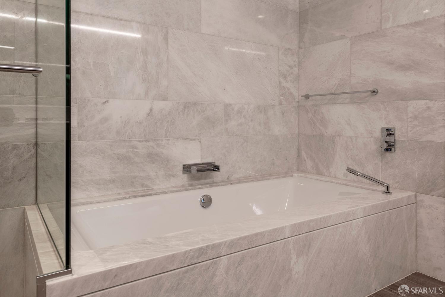 Detail Gallery Image 18 of 45 For 488 Folsom St #4305,  San Francisco,  CA 94105 - 2 Beds | 2/1 Baths