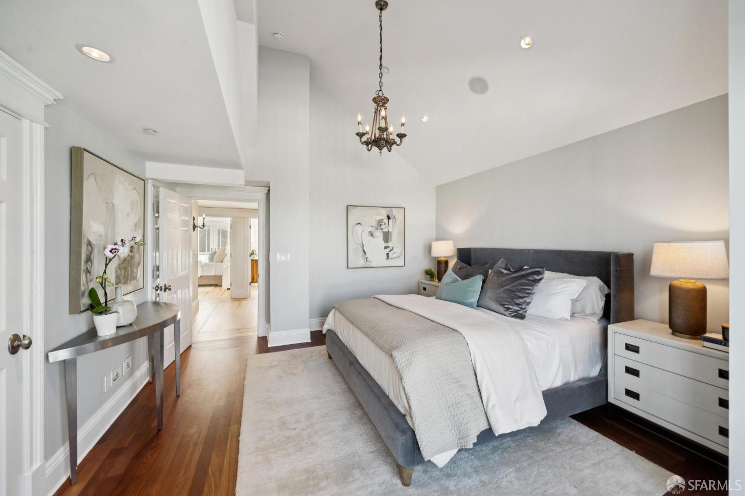 Detail Gallery Image 26 of 93 For 729 Douglass St, San Francisco,  CA 94114 - 7 Beds | 7 Baths