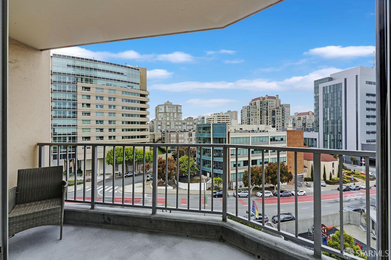 Photo #2: 425051539 Listing 