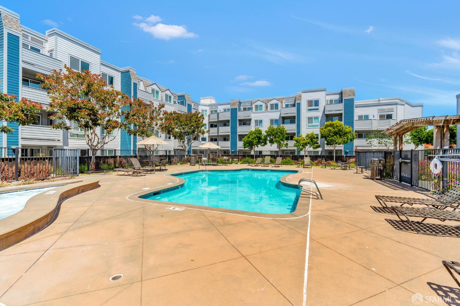 Detail Gallery Image 28 of 37 For 6400 Christie Ave #4415,  Emeryville,  CA 94608 - 1 Beds | 1 Baths