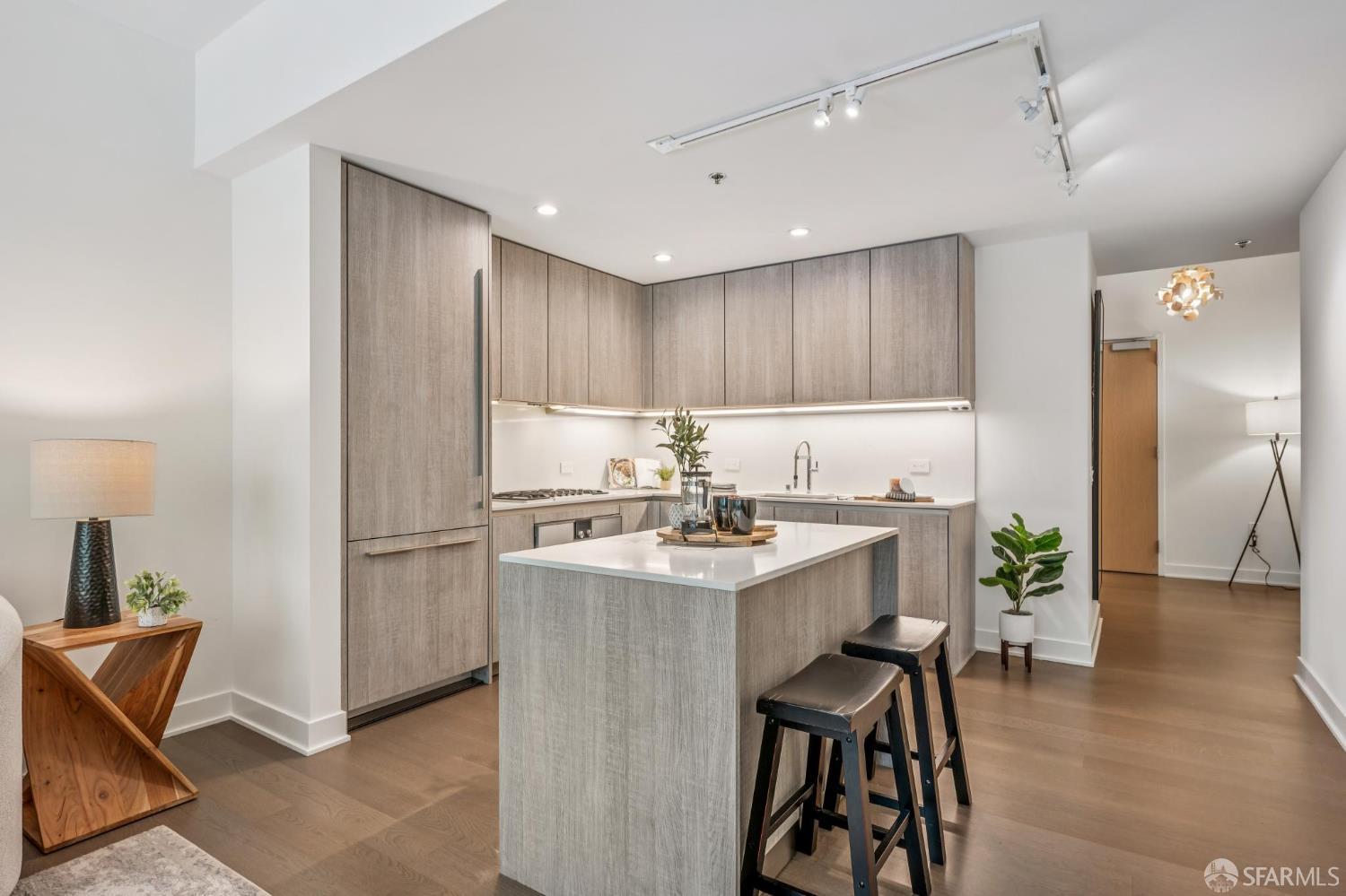 Photo #5: 425048219 Listing 