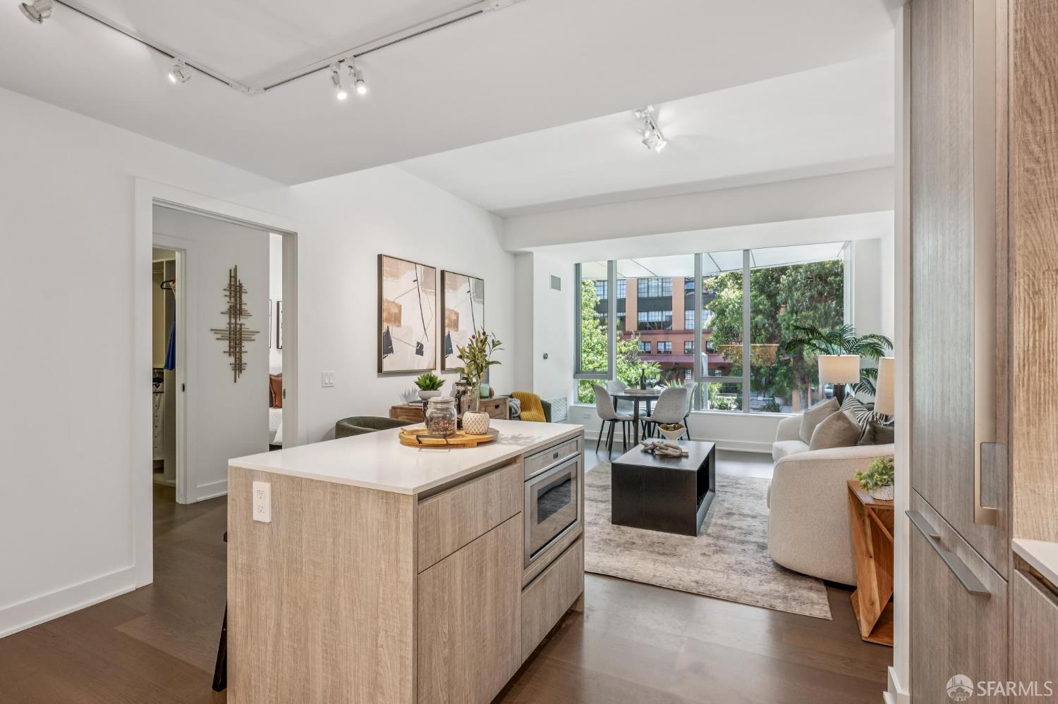 Photo #6: 425048219 Listing 