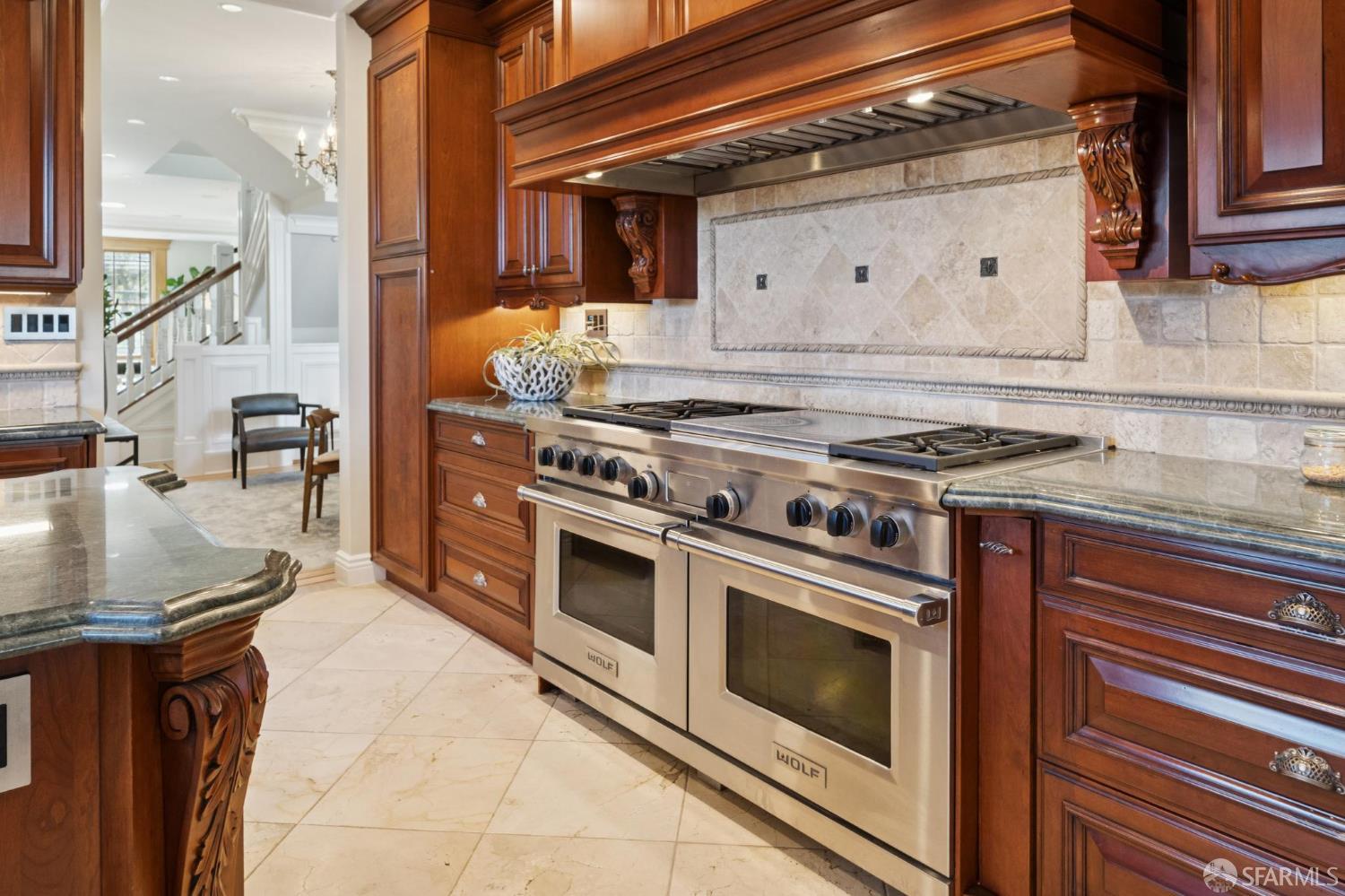 Detail Gallery Image 13 of 93 For 729 Douglass St, San Francisco,  CA 94114 - 7 Beds | 7 Baths