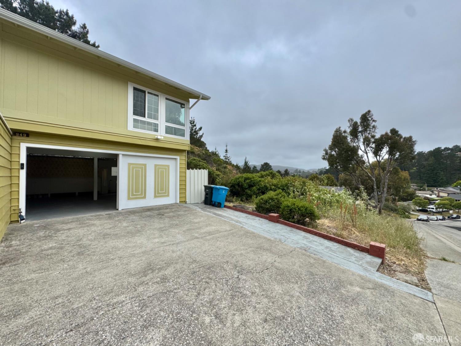 Detail Gallery Image 44 of 53 For 949 Yosemite Dr, Pacifica,  CA 94044 - 3 Beds | 2 Baths