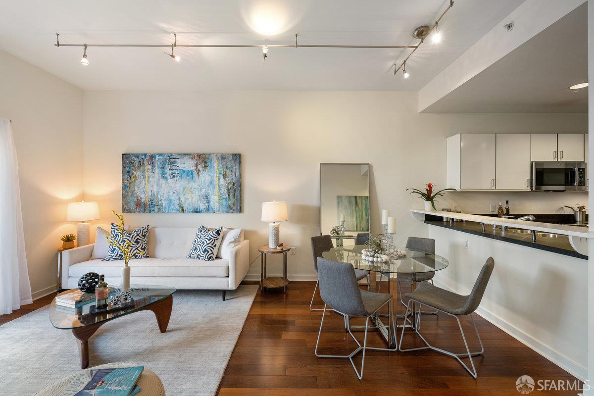 Photo #4: 425048716 Listing 
