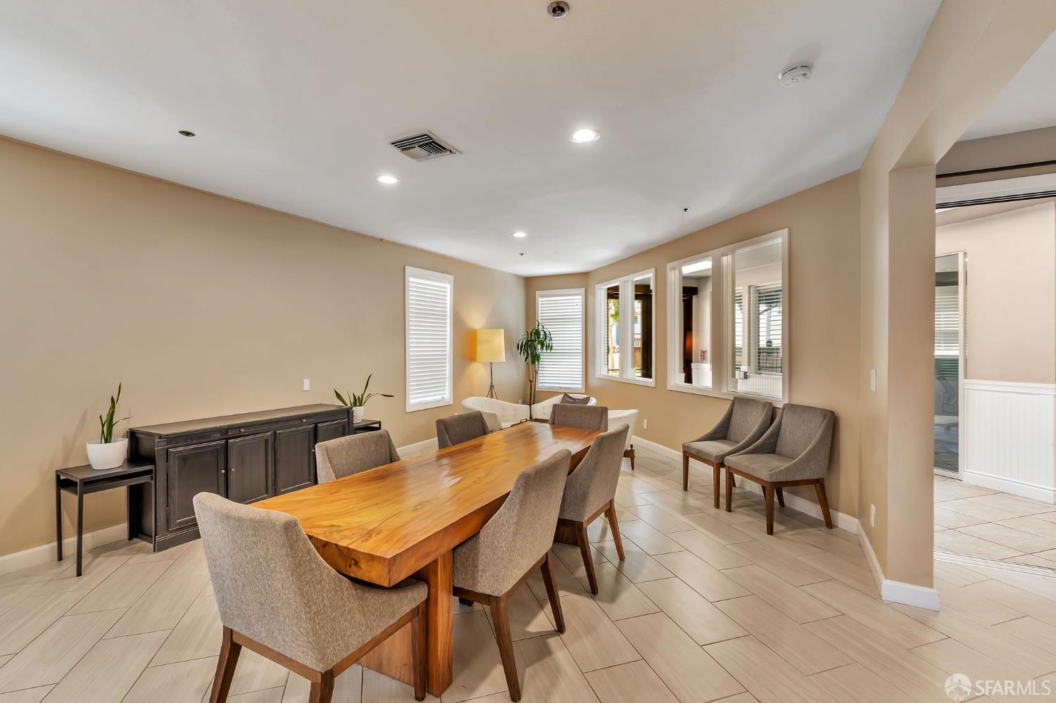 Detail Gallery Image 18 of 37 For 6400 Christie Ave #4415,  Emeryville,  CA 94608 - 1 Beds | 1 Baths