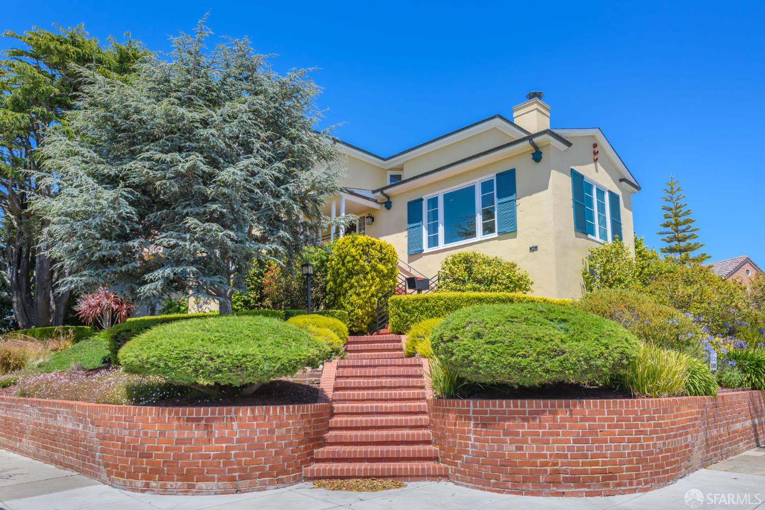 Detail Gallery Image 2 of 16 For 895 Darien Way, San Francisco,  CA 94127 - 4 Beds | 3/1 Baths