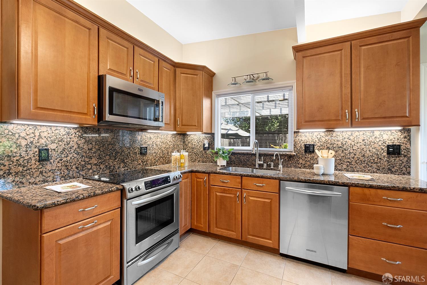 Detail Gallery Image 14 of 38 For 1811 Hamlet St, San Mateo,  CA 94403 - 3 Beds | 2 Baths
