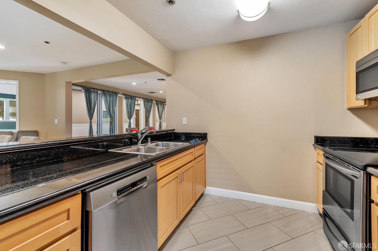Detail Gallery Image 19 of 37 For 6400 Christie Ave #4415,  Emeryville,  CA 94608 - 1 Beds | 1 Baths