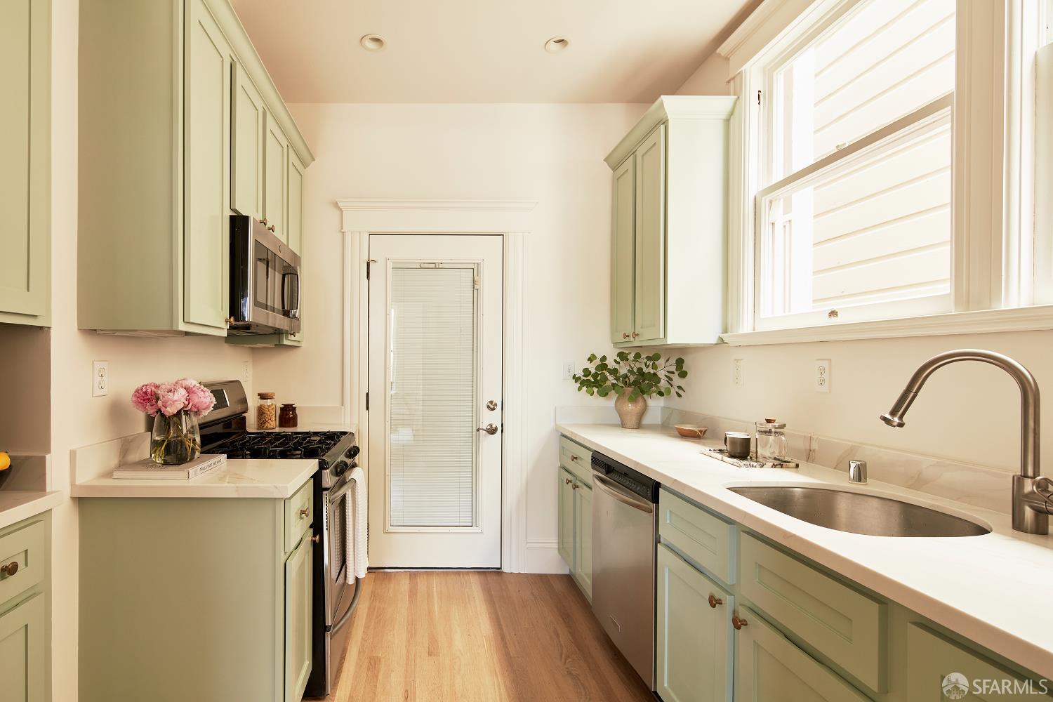 Detail Gallery Image 6 of 11 For 1600 Anza St, San Francisco,  CA 94118 - 1 Beds | 1 Baths