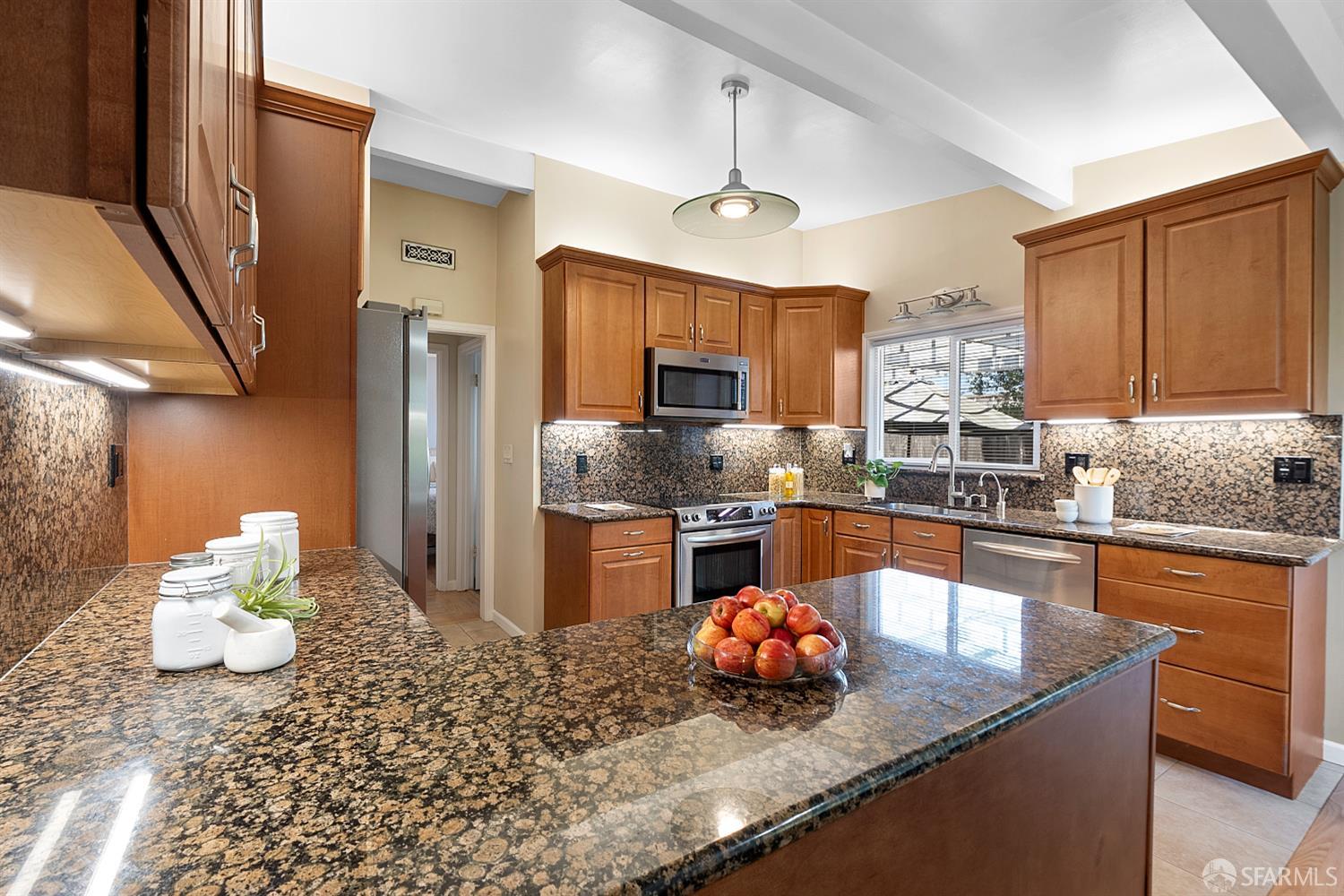 Detail Gallery Image 13 of 38 For 1811 Hamlet St, San Mateo,  CA 94403 - 3 Beds | 2 Baths