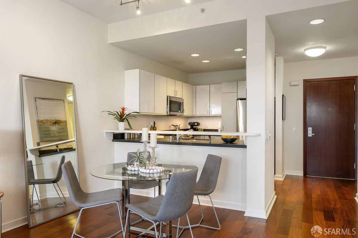 Photo #8: 425048716 Listing: Photo #8