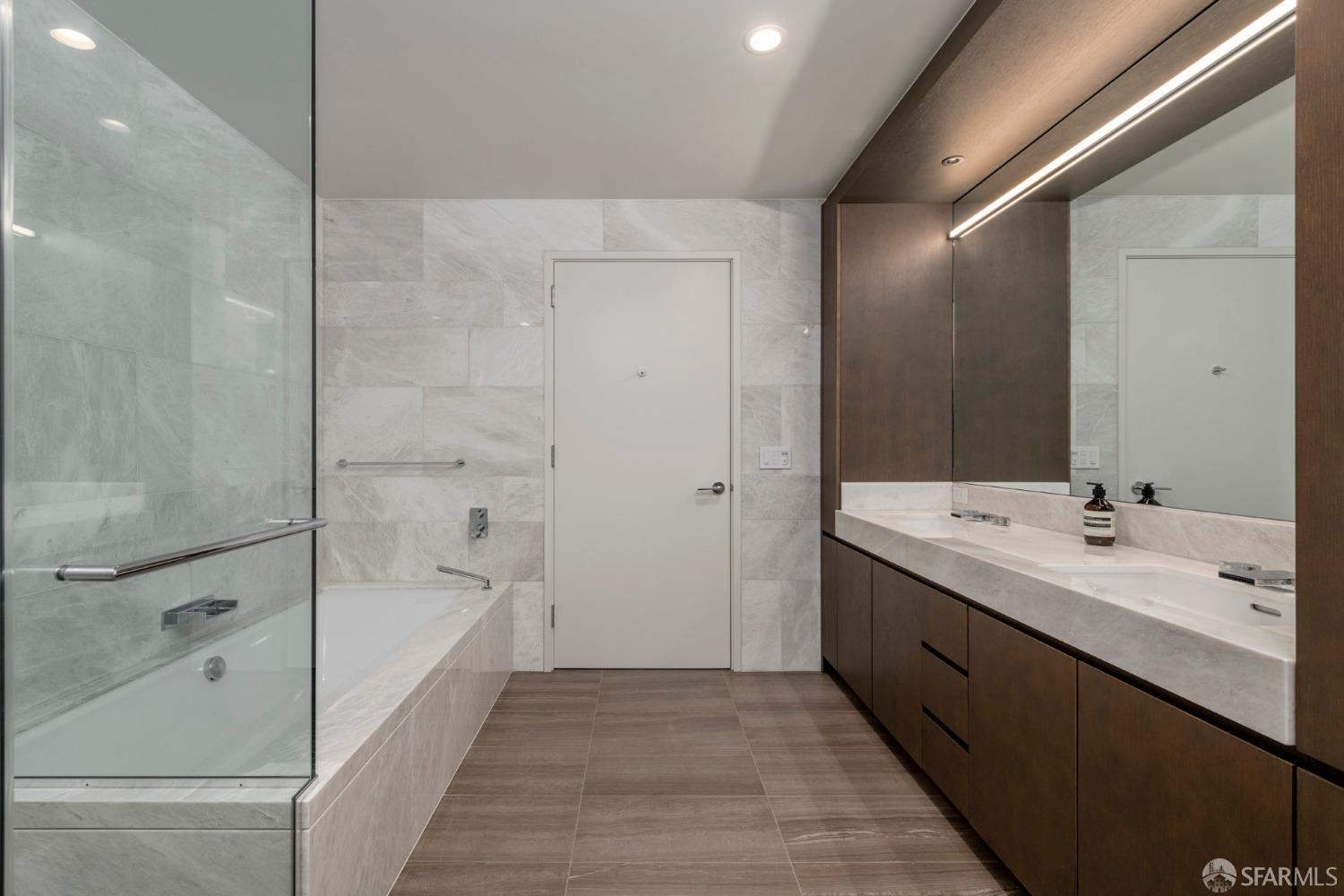 Detail Gallery Image 16 of 45 For 488 Folsom St #4305,  San Francisco,  CA 94105 - 2 Beds | 2/1 Baths
